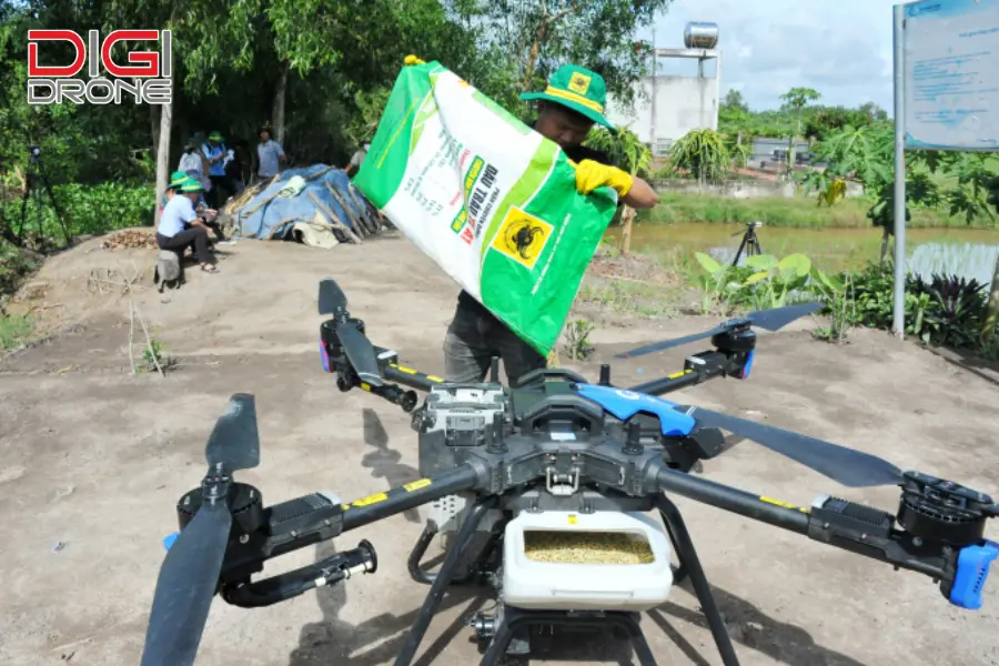 Sử dụng drone bón phân