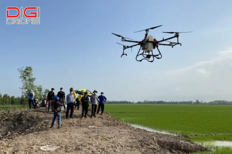 Phun thuốc bằng Drone