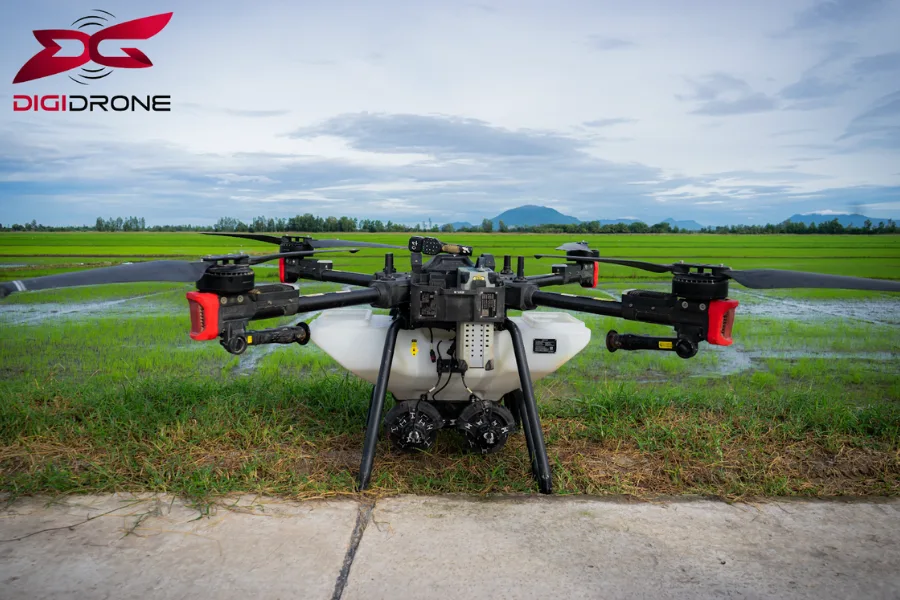 Drone XAG P100 có thể thay thế hàng chục lao động thủ công, giúp giảm chi phí vận hành